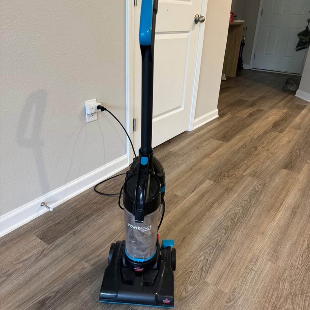 Bissell PowerForce Vacuum - Black and Teal